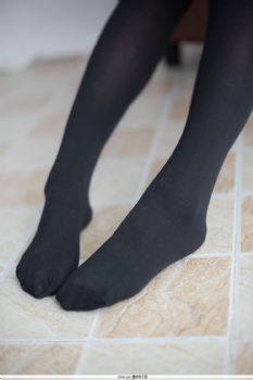[森萝财团]萝莉R15-02 白色衬衫与格子短裙加黑色丝袜美腿性感私房经典图集