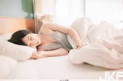 甜美正妹「又又」的青春美体，原汁原味女友感的诱惑之味！