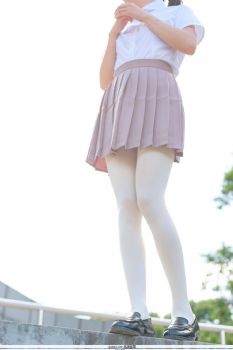 [森萝财团]萝莉R15-30 操场内白色短袖与棕色短裙加白色丝袜美腿性感私房经典图集