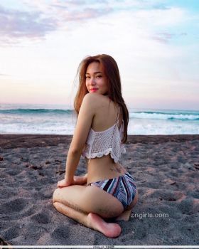 Kim Cruz- 高衩泳衣秀出性感蜜大腿！图片