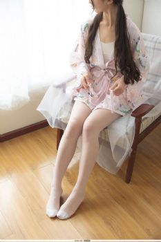 [森萝财团]萝莉X-22 粉色睡衣加白色丝袜美腿玉足性感私房写真全